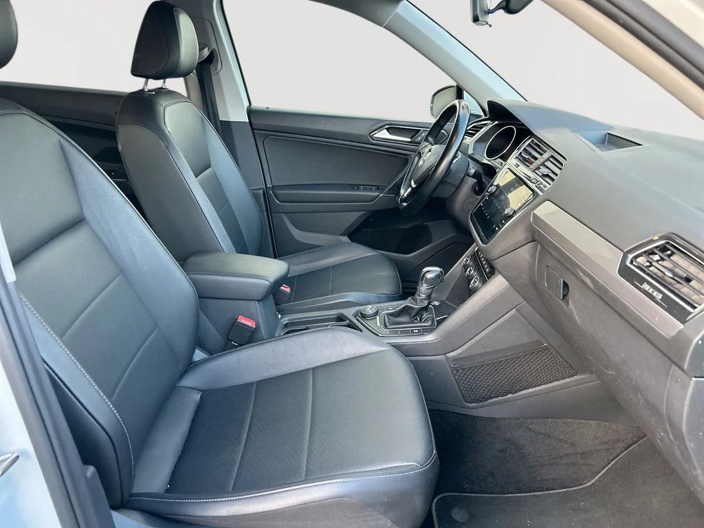 Used 2018 White Volkswagen 2.0T SE image 29
