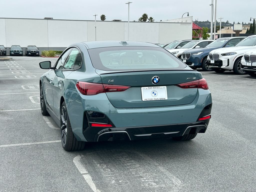 New 2026 Cape York Green Metallic BMW xDrive40 image 3