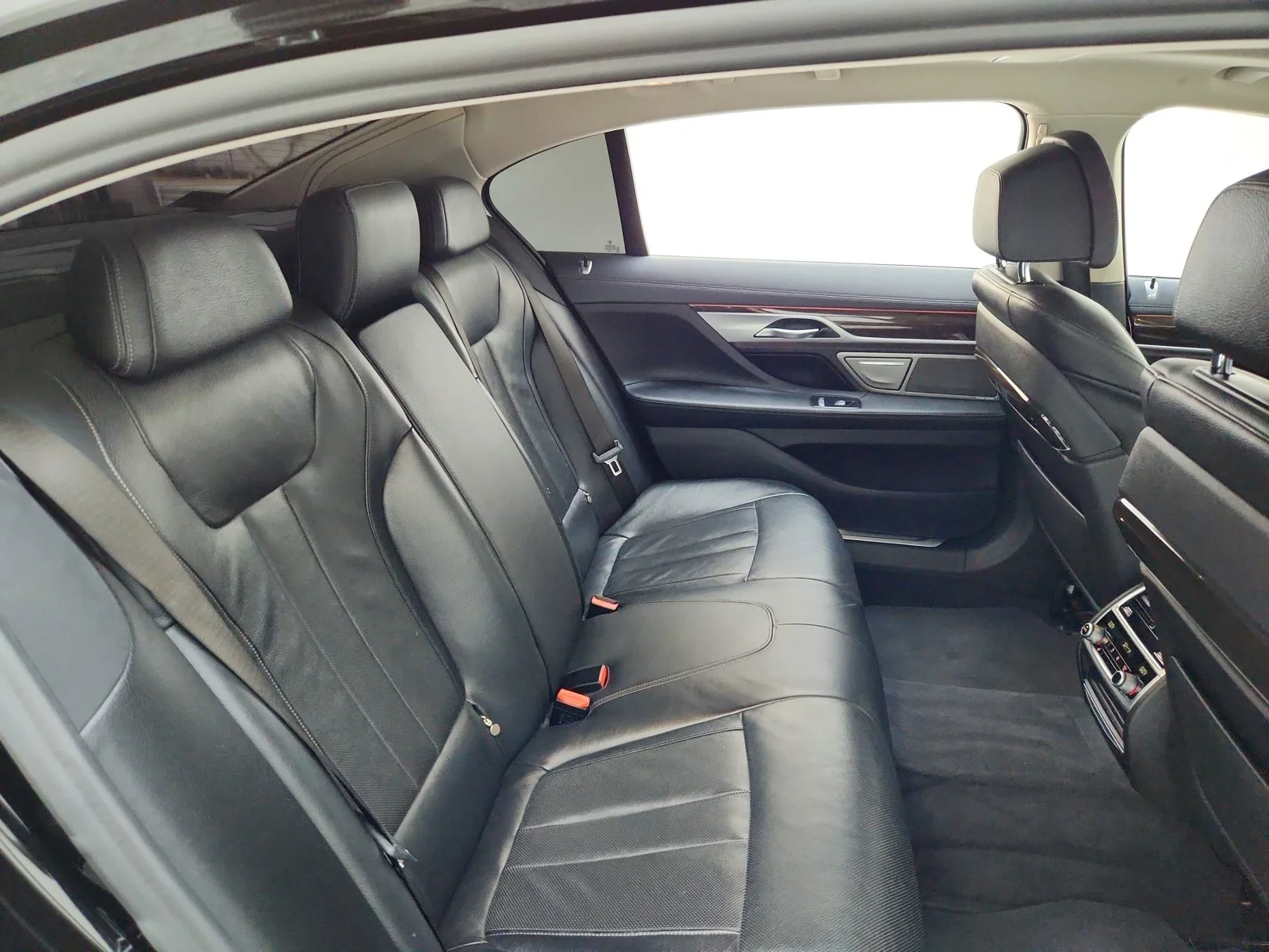 Used 2020 Black Sapphire Metallic BMW 740i xDrive image 32
