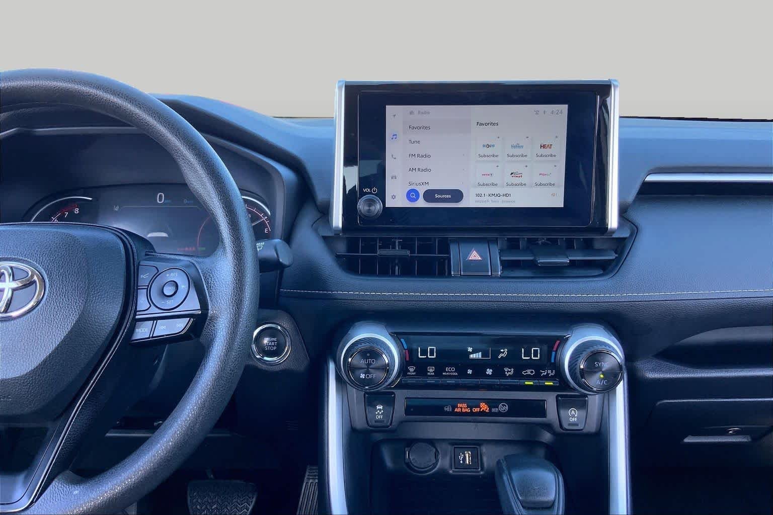 Used 2025 Ice Cap Toyota XLE image 7
