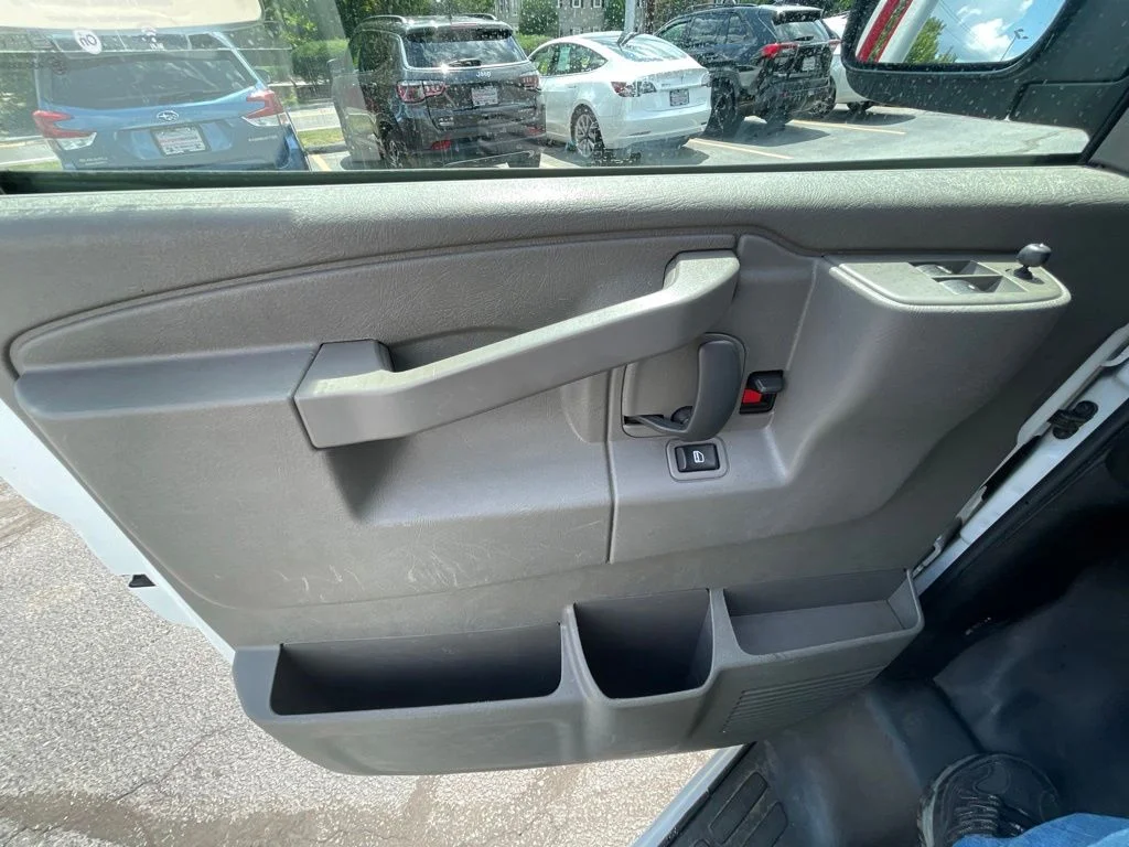 Used 2023 White GMC Work Van image 9