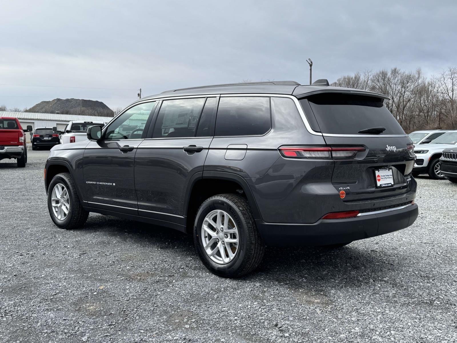 New 2025 Baltic Gray Metallic Clear-Coat Exterior Paint Jeep Laredo image 23