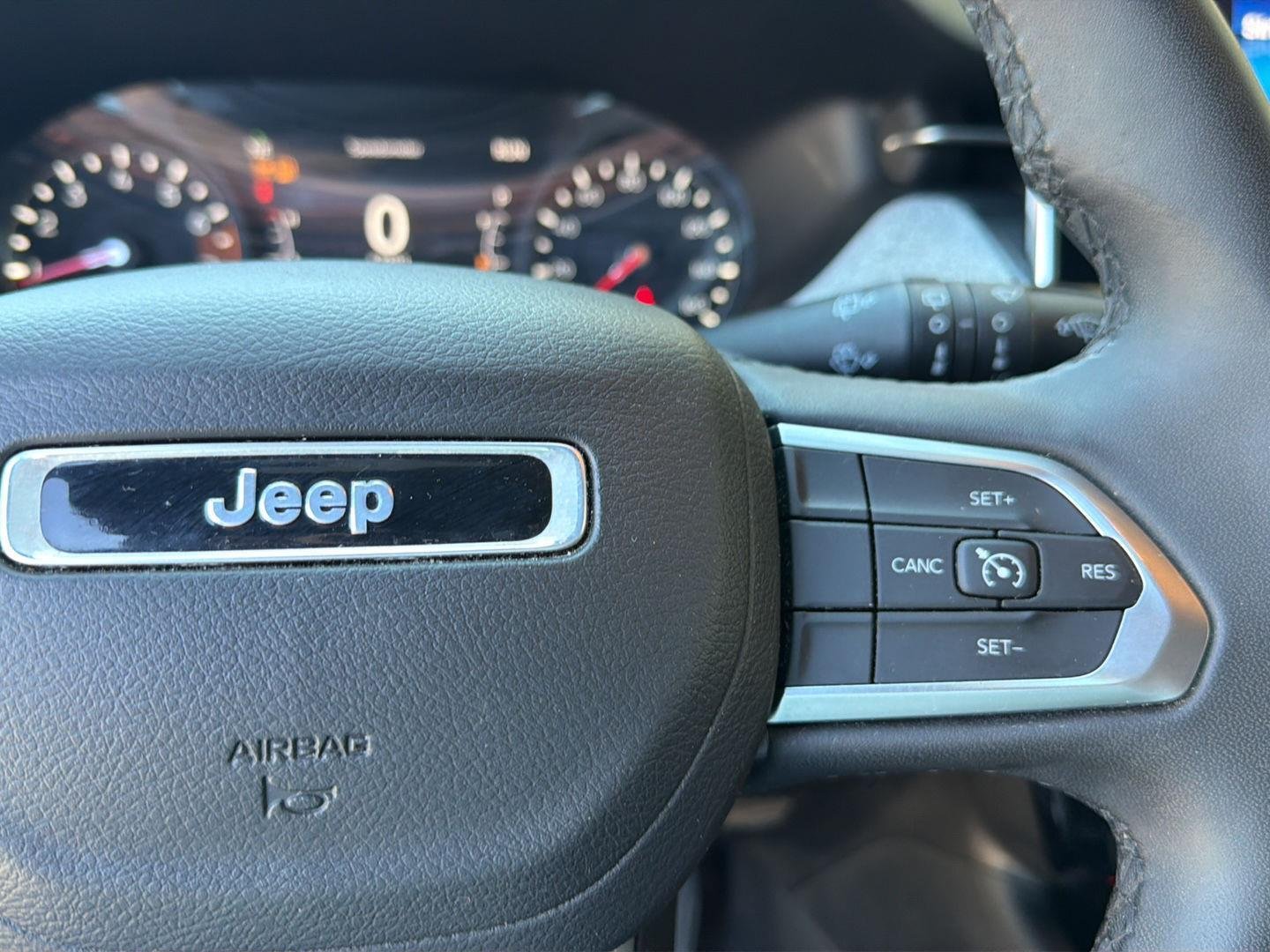 Used 2024  Jeep Latitude image 21