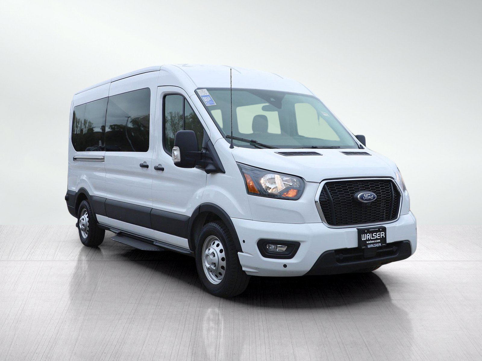 Used 2024 Oxford White Ford Xlt image 7
