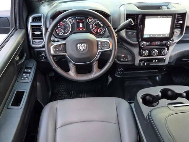 New 2026 Diamond Black Crystal Pearl-Coat Exterior Paint RAM Tradesman image 13