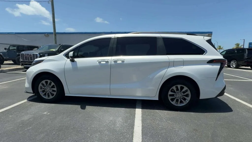 Used 2024 Beige Toyota XLE image 5