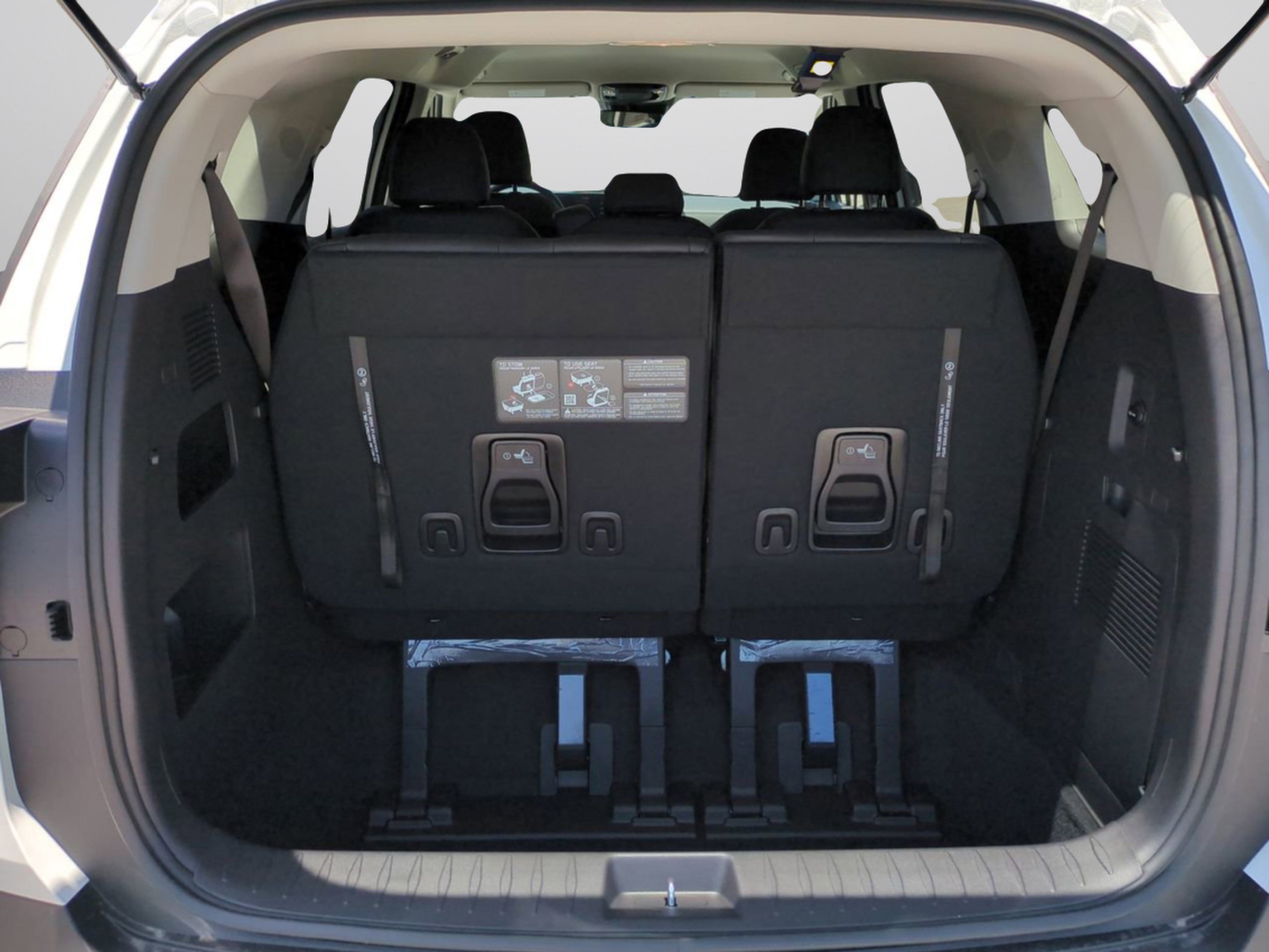 Certified Used 2026 Snow White Pearl Kia LXS image 18