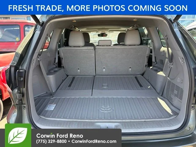 Used 2017 Jade Metallic Toyota XLE image 7