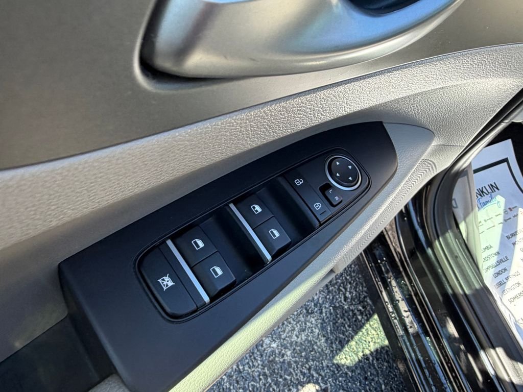 Used 2021 Black Kia LXS image 12