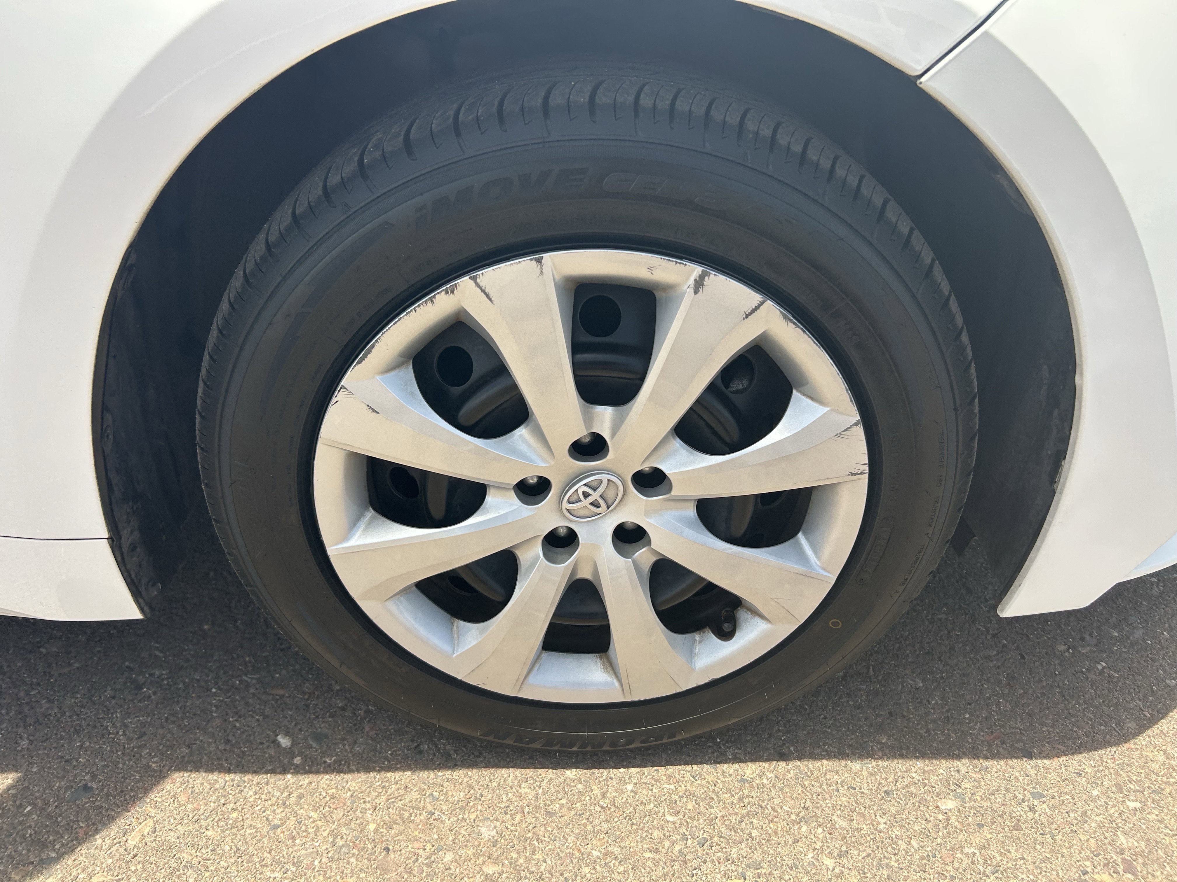 2023 Toyota Corolla LE - Photo 9
