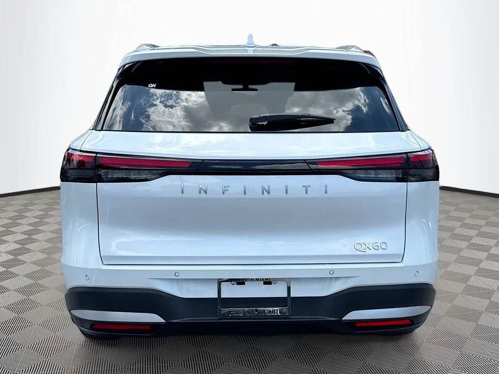 New 2027 RADIANT WHITE INFINITI Luxe FWD image 6