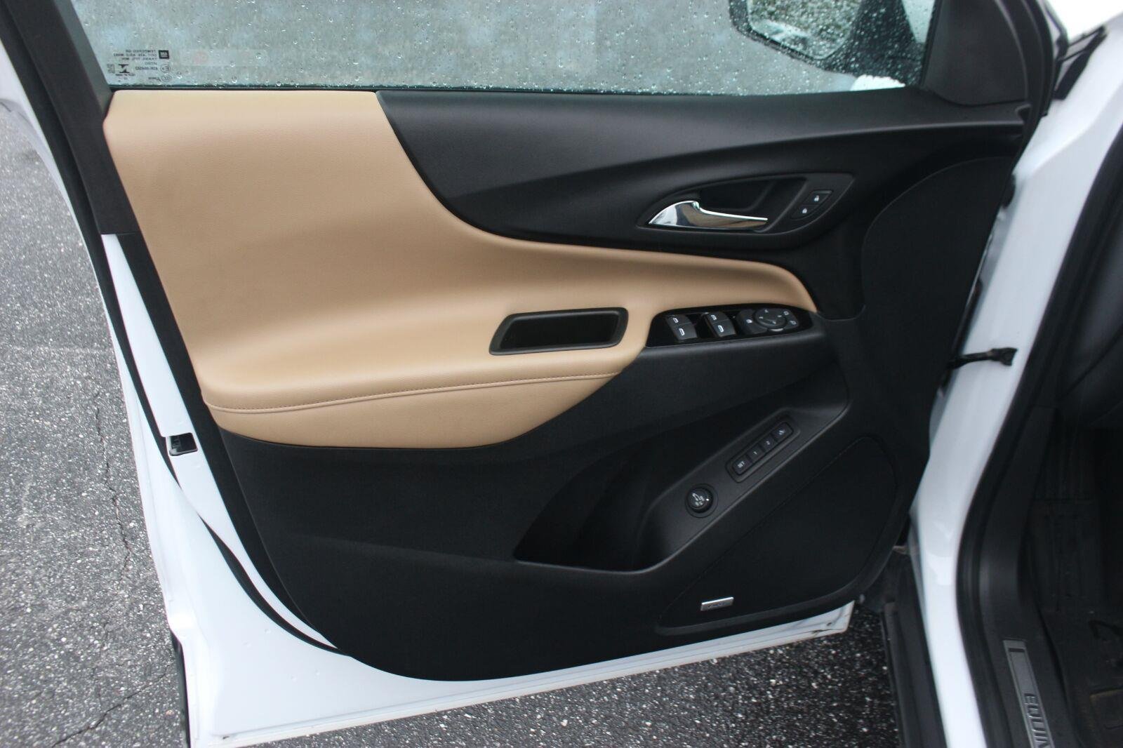 Used 2023 Iridescent Pearl Tricoat Chevrolet Premier image 14