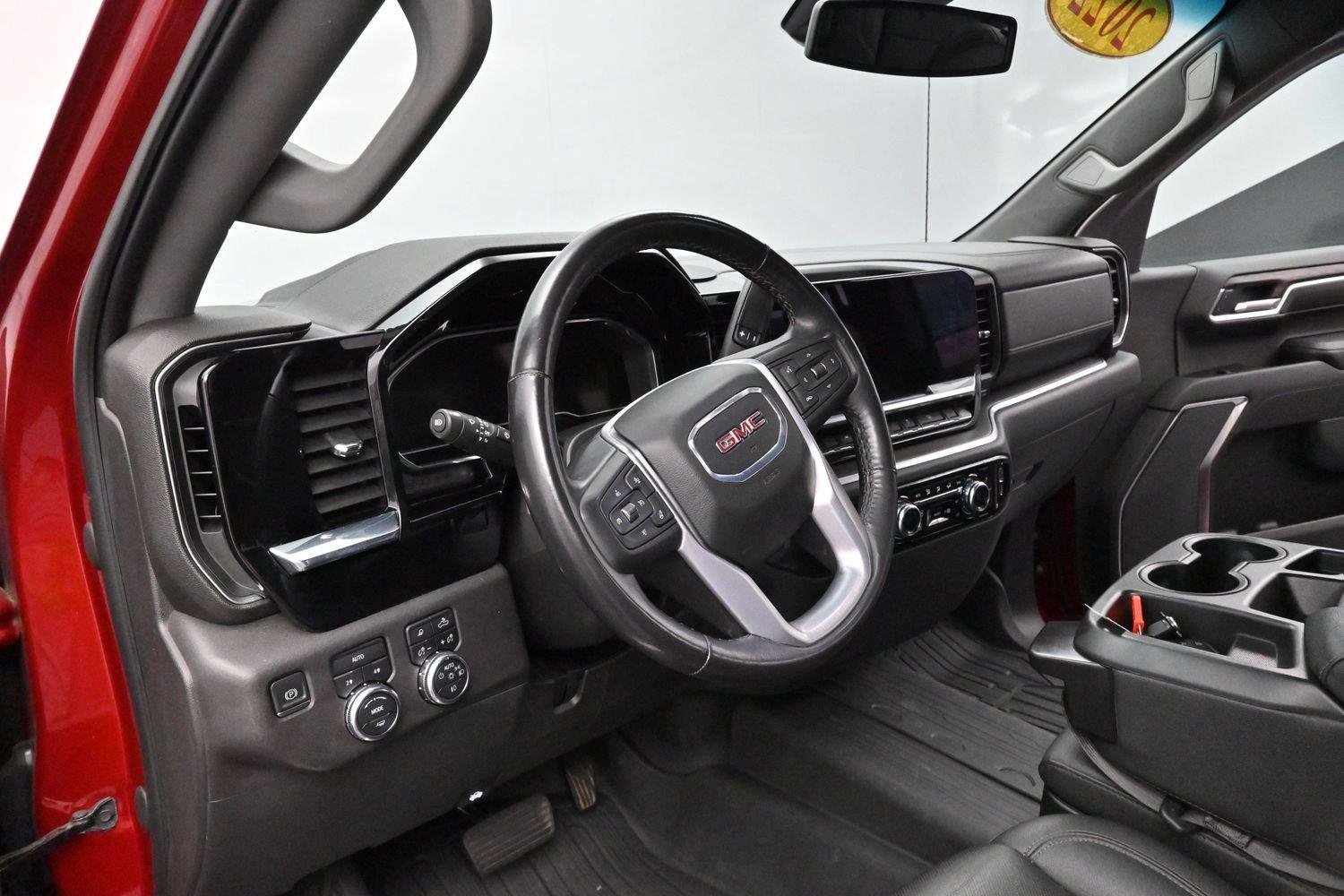 Used 2022 CAYENNE RED TINTCOAT GMC SLT image 16
