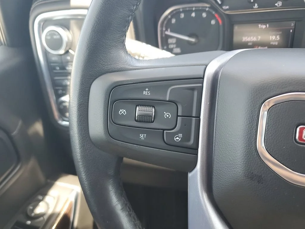 Used 2020 SUMMIT WHITE GMC SLE image 19