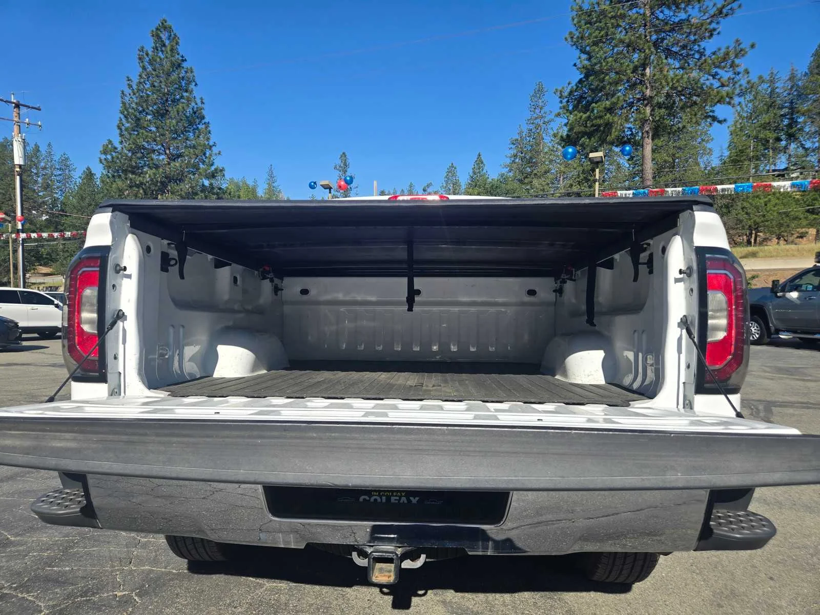 Used 2018 SUMMIT WHITE GMC SLT image 29