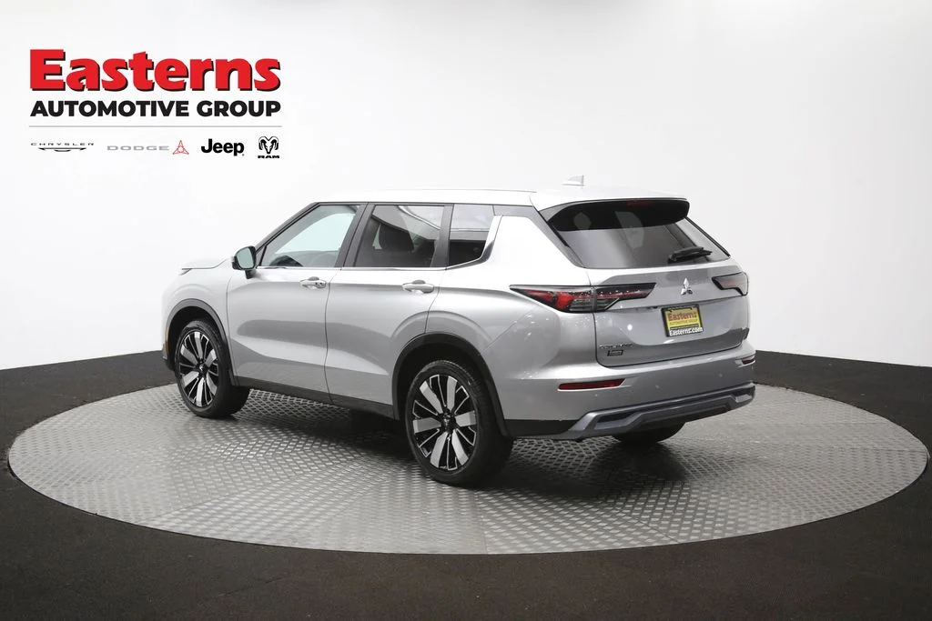 Used 2025 Silver Mitsubishi SE image 64