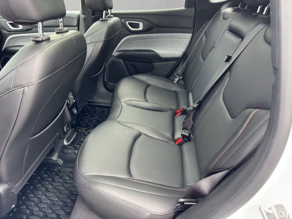 Used 2023 Bright White Clearcoat Jeep Latitude Lux image 19