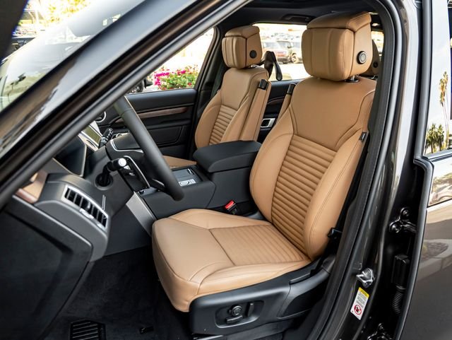 New 2026 Charente Grey Land Rover Dynamic SE image 13