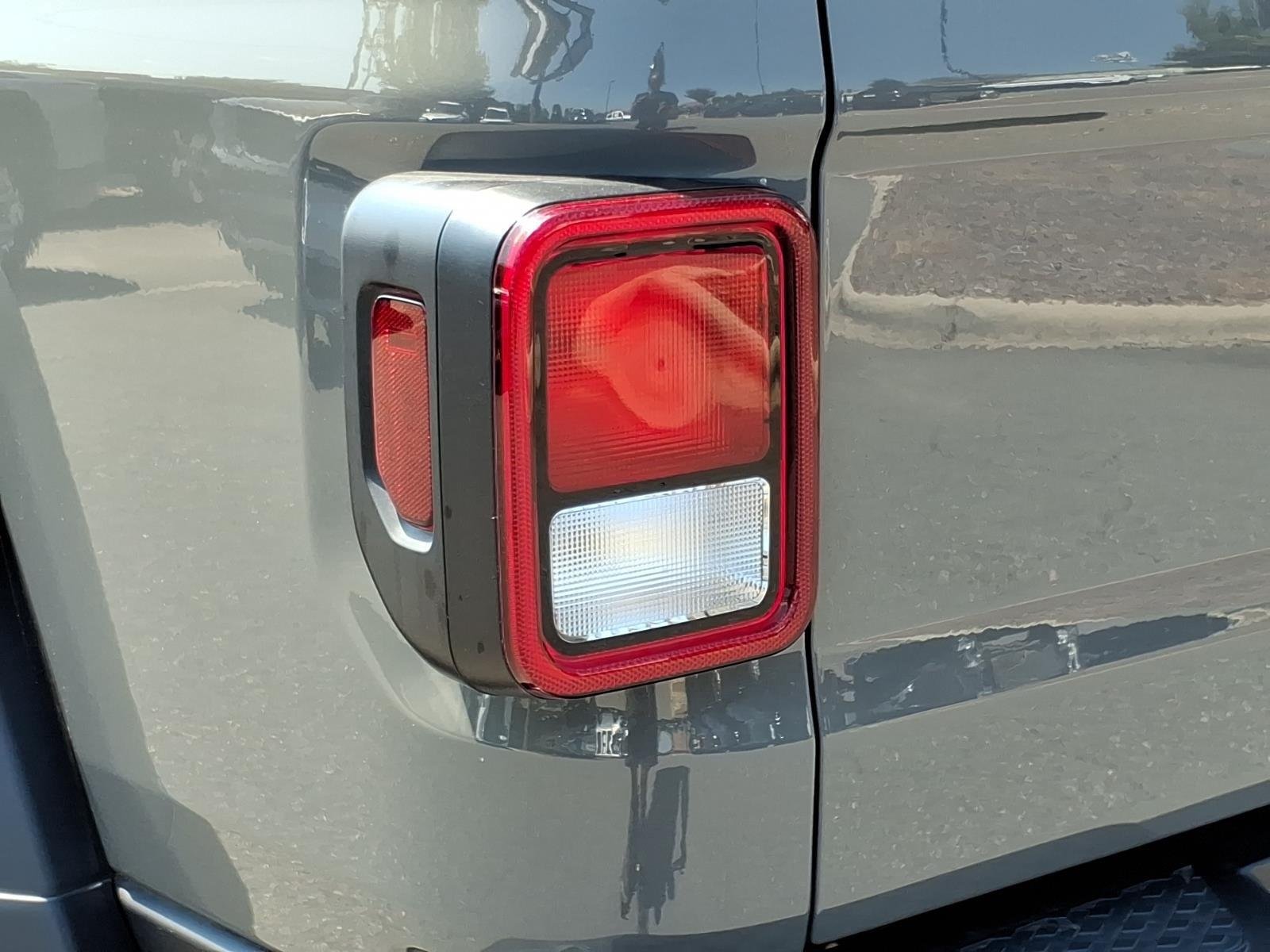 Used 2022 Sting-Gray Clearcoat Jeep Mojave image 17