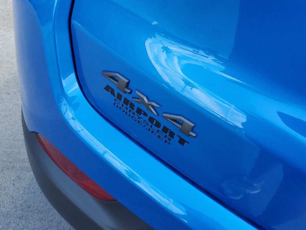 New 2026 Hydro Blue Pearlcoat Jeep Latitude image 5