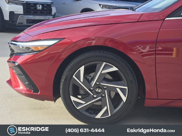 Used 2025 Red Hyundai SEL Convenience image 8