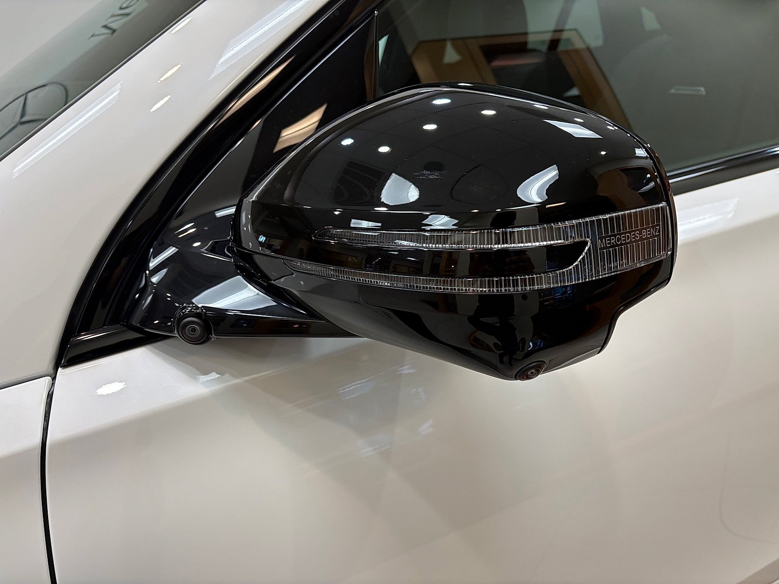 New 2027 MANUFAKTUR Moonlight White Metallic Mercedes-Benz AMG® GLE 53e image 38