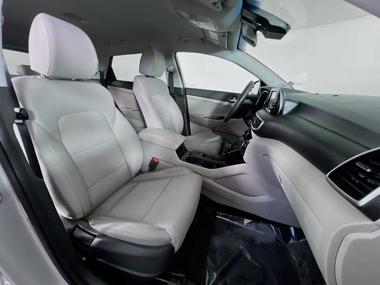 Used 2020 Stellar Silver Hyundai SE image 26