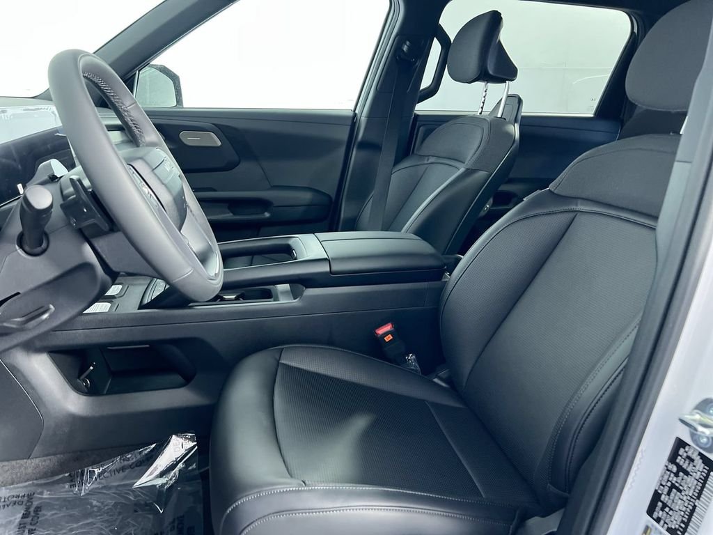 New 2027 Glacial White Pearl Kia LX image 2
