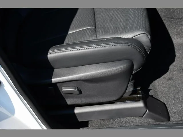 New 2026 CRYSTAL WHITE PEARL Subaru Touring 7-Passenger image 31