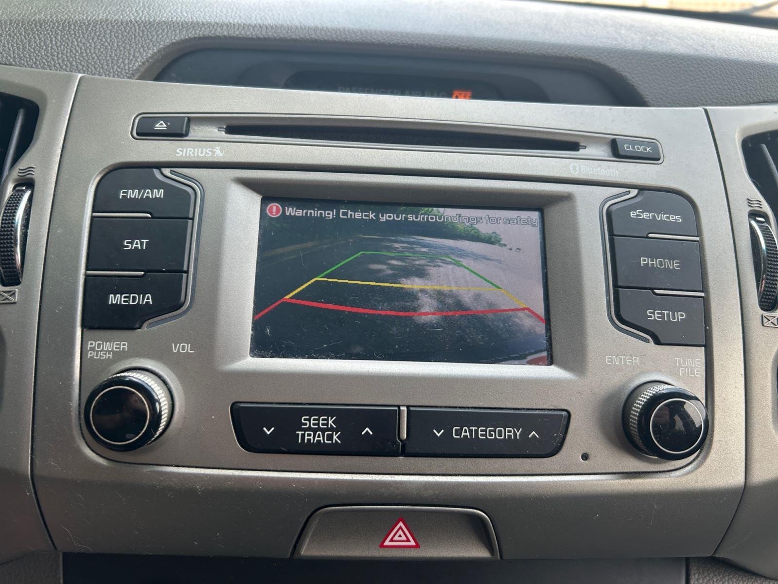 Used 2014 Clear White Kia LX image 18
