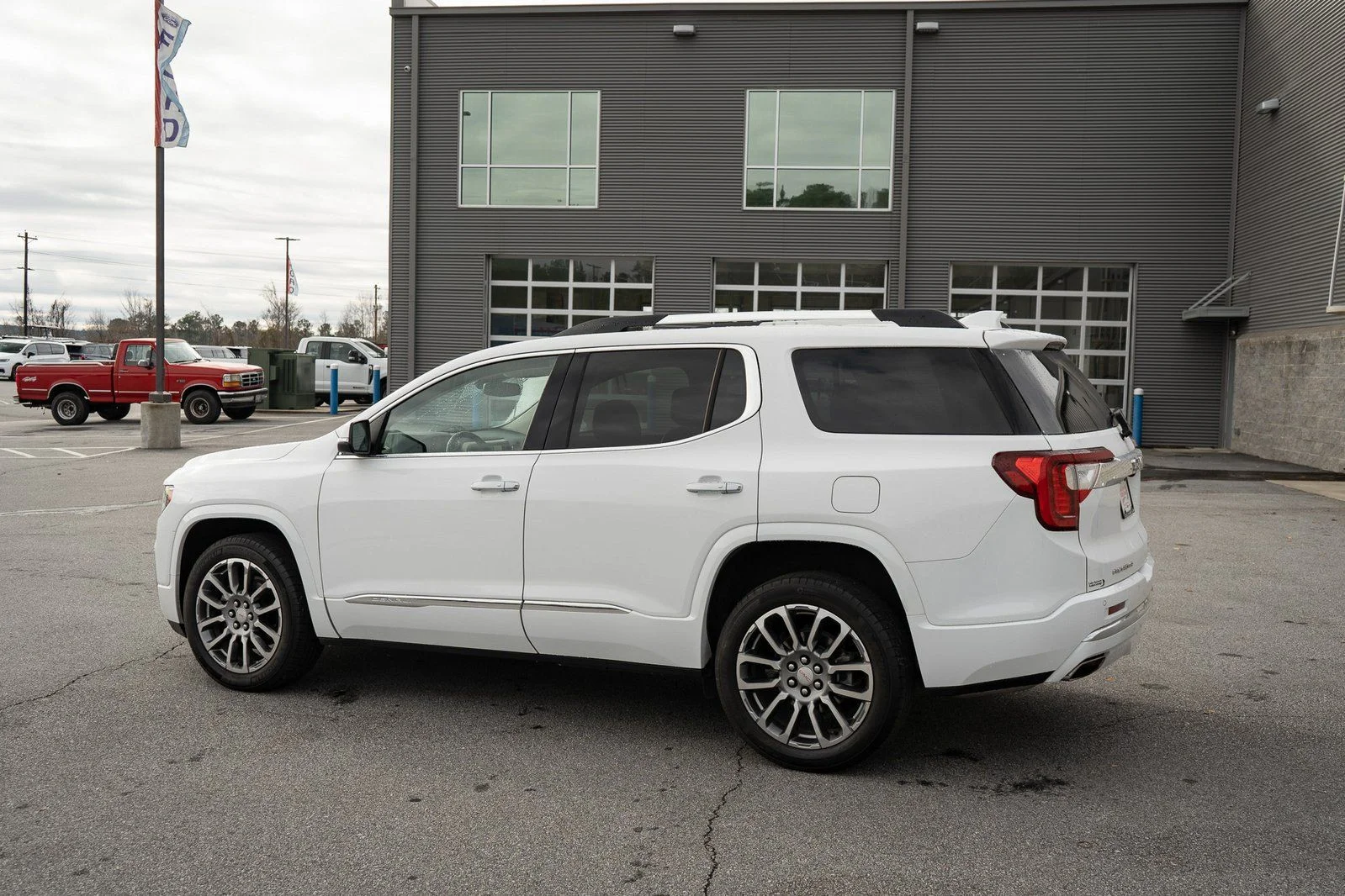 Used 2023 White GMC Denali image 7
