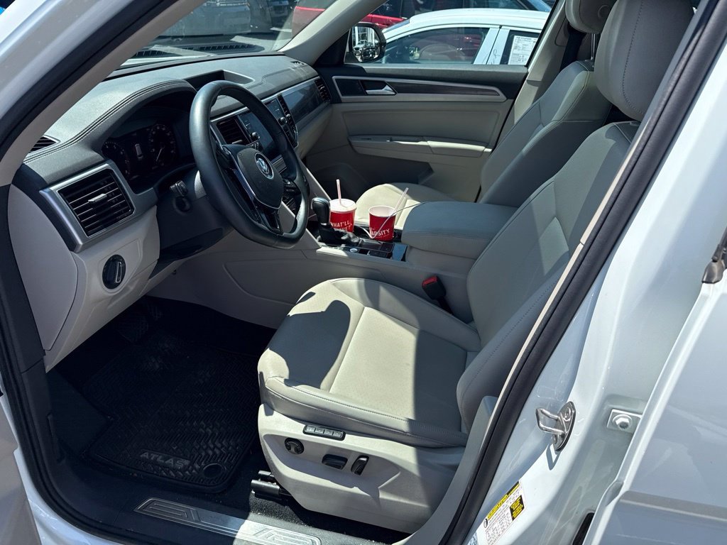 Used 2019 White Volkswagen SEL image 6