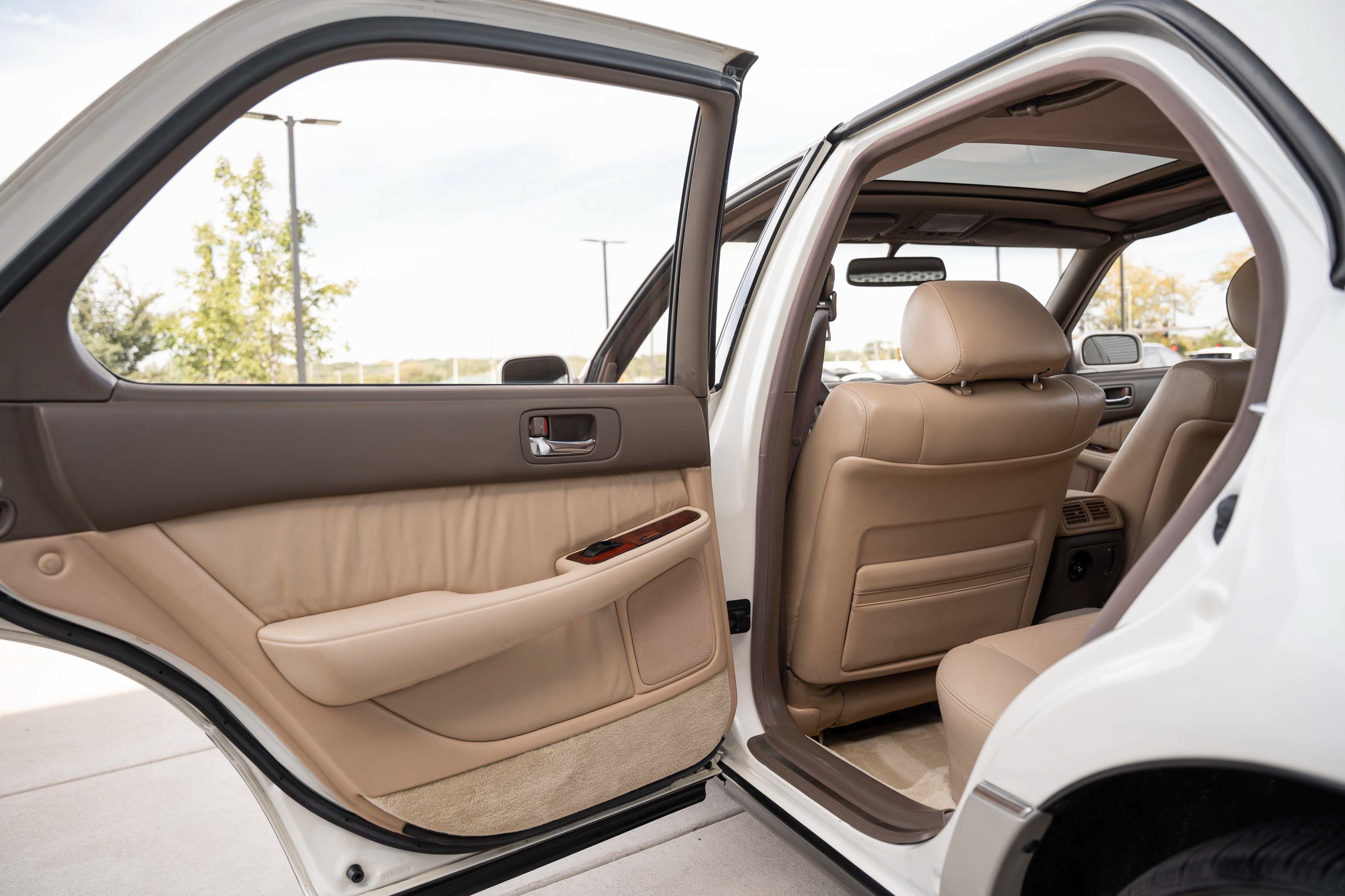 Used 1992 White Lexus 400 image 24