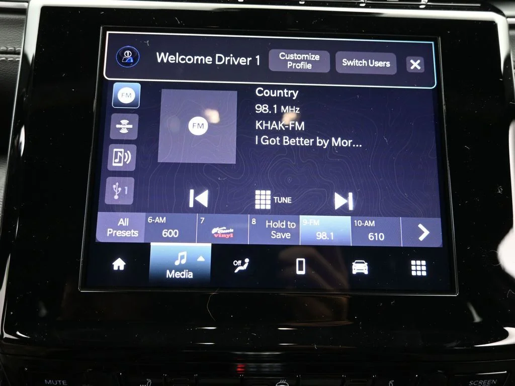 New 2025 Silver Jeep Laredo X image 19