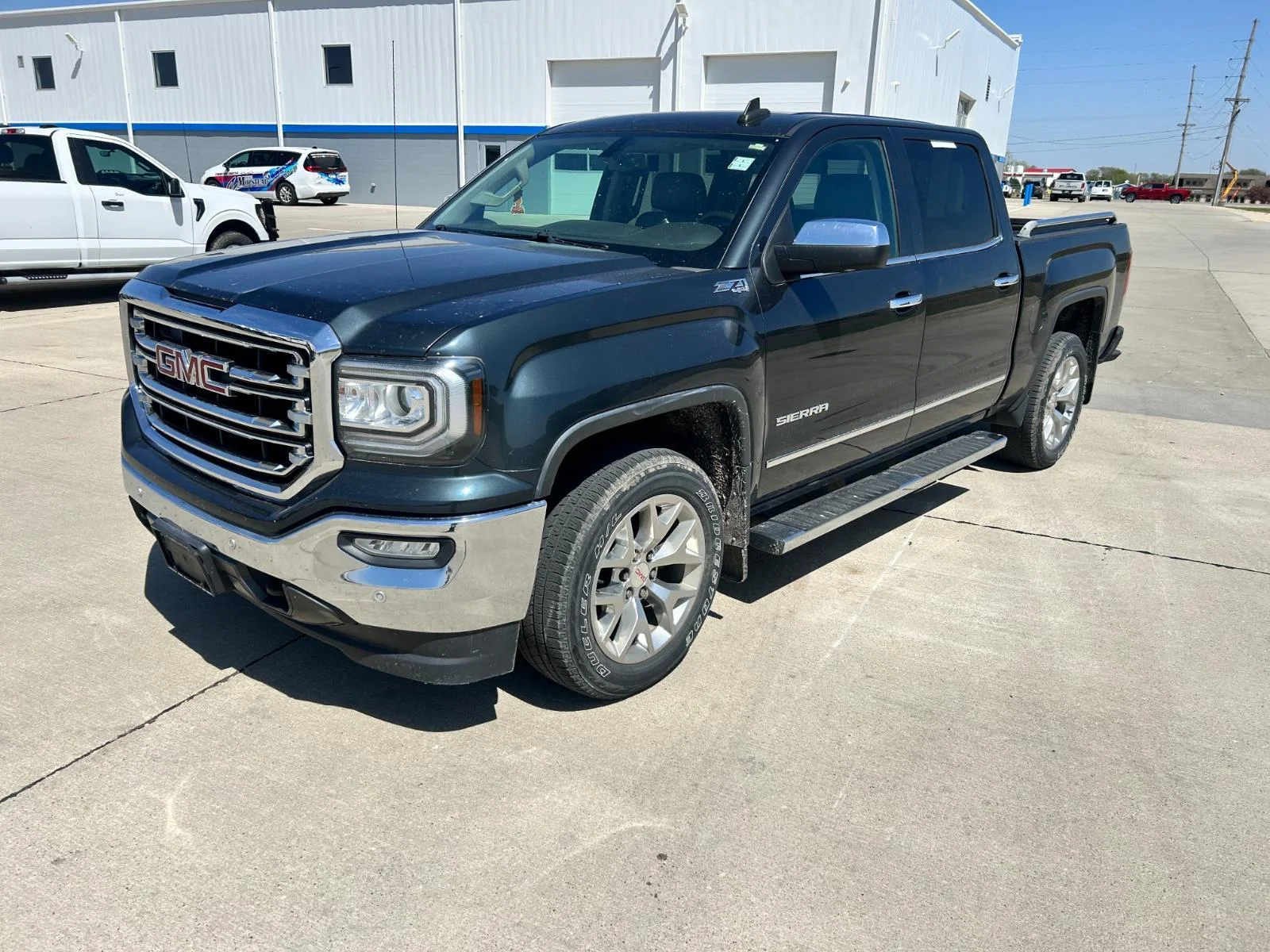 2017 GMC Sierra 4WD Crew Cab Short Box SLT's photo