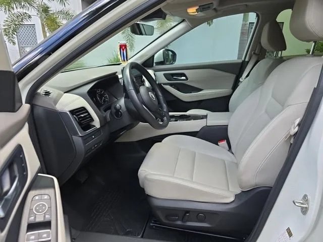 Used 2023 White Nissan SL image 12