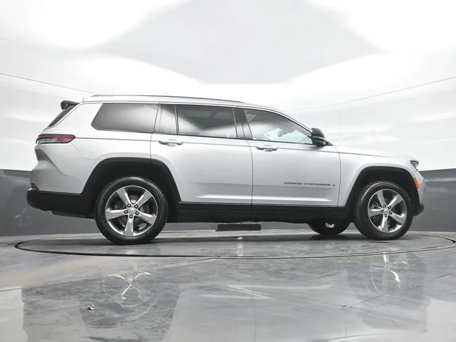 Used 2021 Silver Jeep Limited image 25