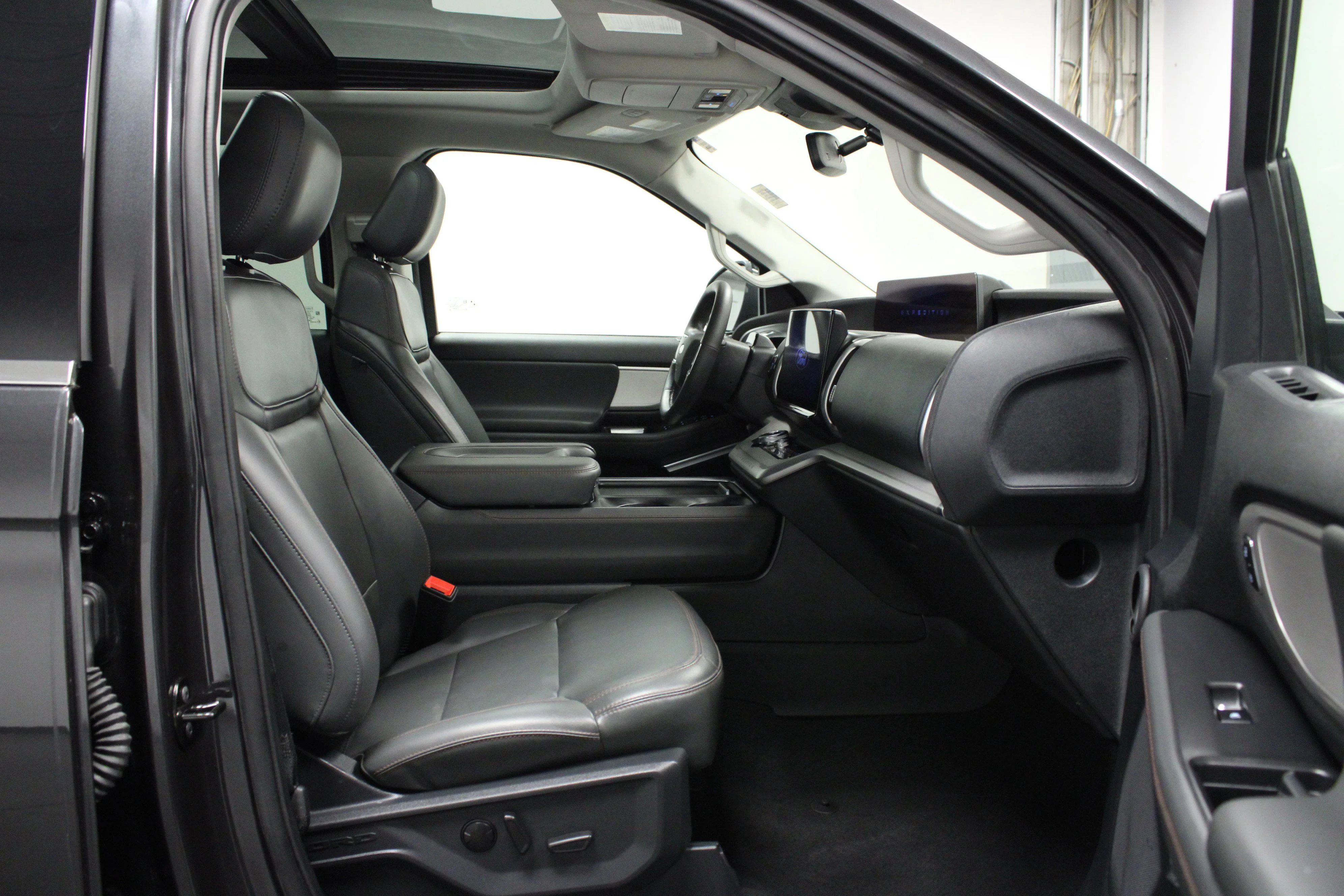 Used 2025 Gray Metallic Ford Active image 17