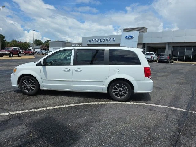 Used 2016 White Dodge SXT image 6
