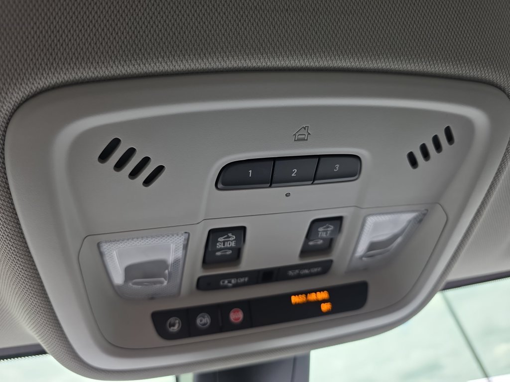 Used 2020 White Chevrolet Premier image 23