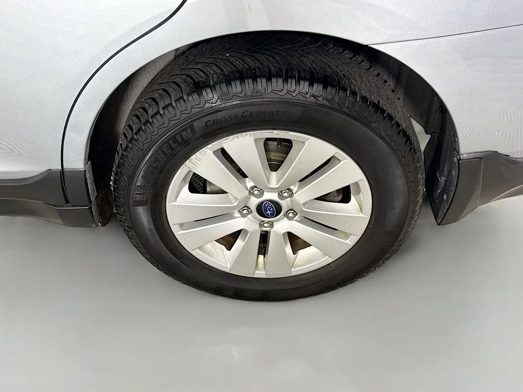 Used 2016 Ice Silver Metallic Subaru 2.5i Premium image 28