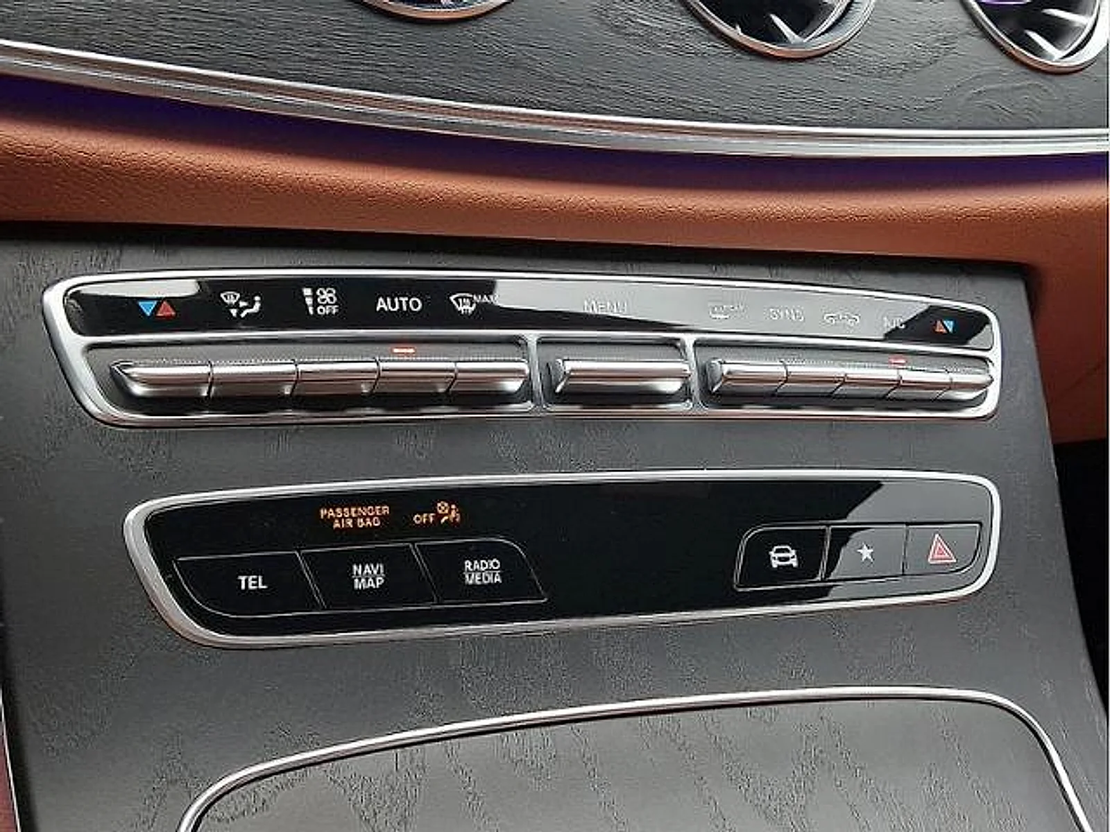Used 2022 Obsidian Black Metallic Mercedes-Benz 4MATIC® image 25
