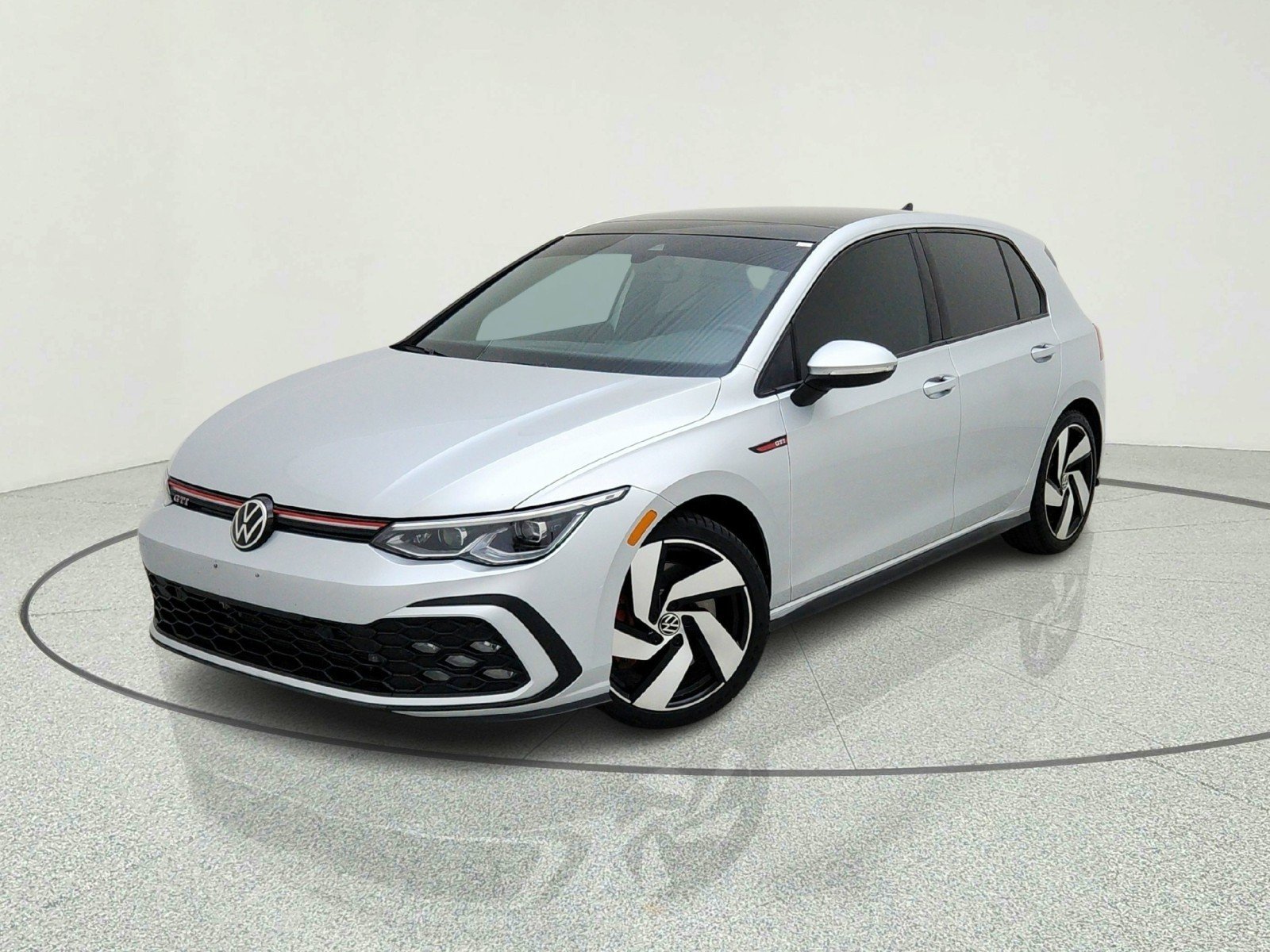 Used 2022 Reflex Silver Metallic Volkswagen SE image 2