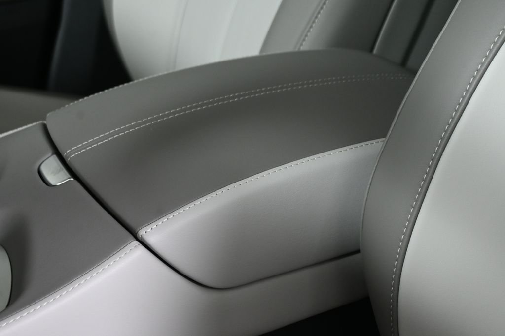 New 2027 2T RAD WHT INFINITI Sport AWD image 25