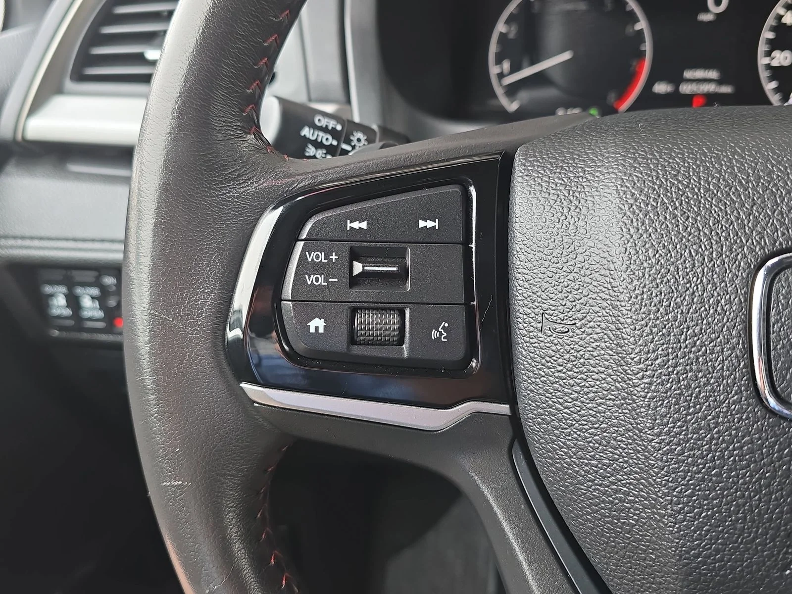 2025 Honda Odyssey Sport L - Photo 17