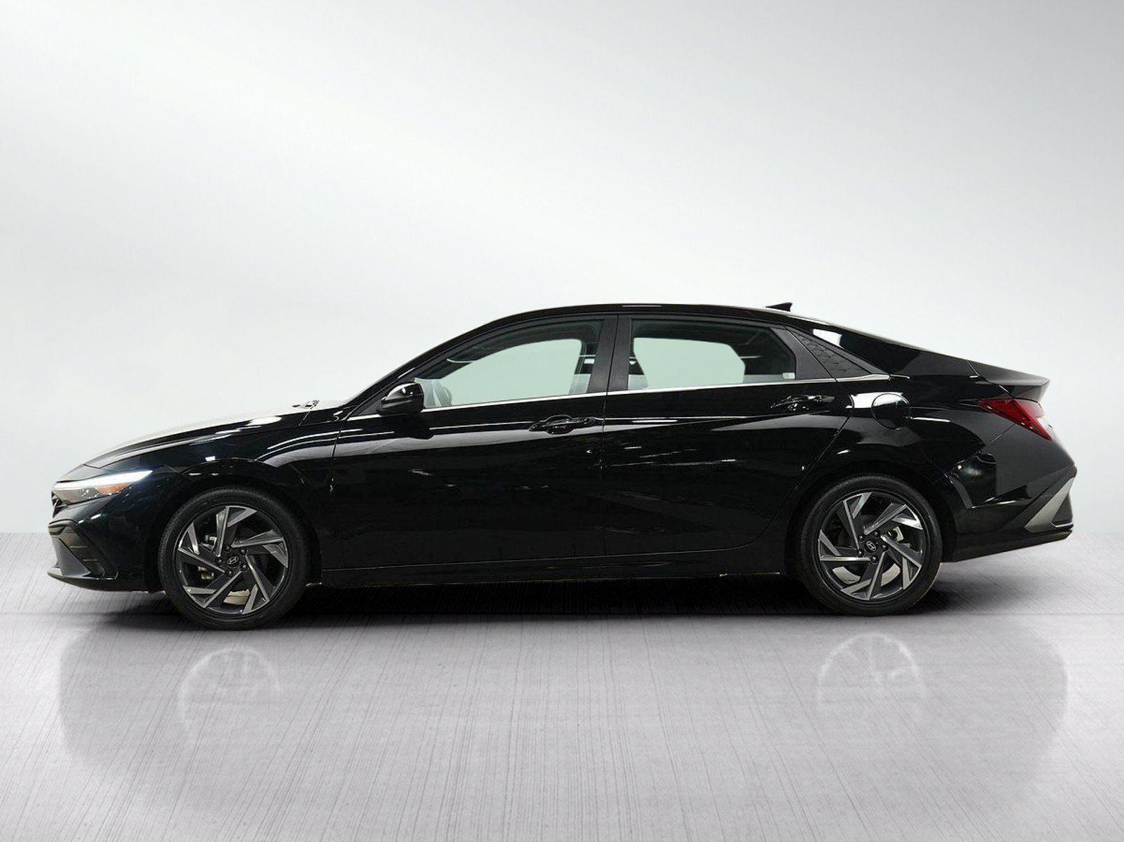 Used 2025 Hyundai Elantra SEL with VIN KMHLS4DG2SU992073 for sale in Minneapolis, Minnesota