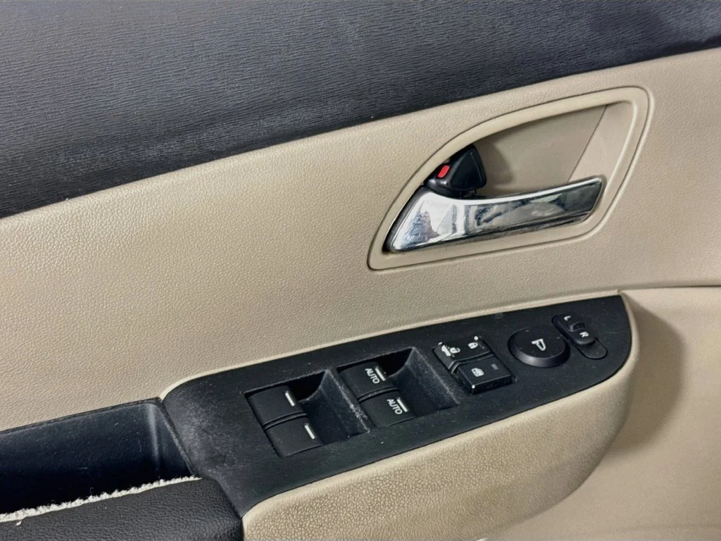 Used 2015 White Honda EX-L image 21