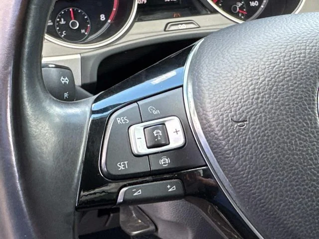 Used 2019 Red Volkswagen 3.6L V6 SE image 32