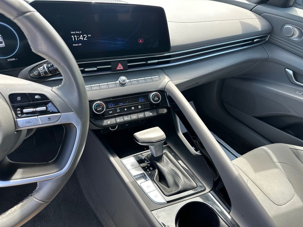 Used 2025 Blue Hyundai SEL Convenience image 31
