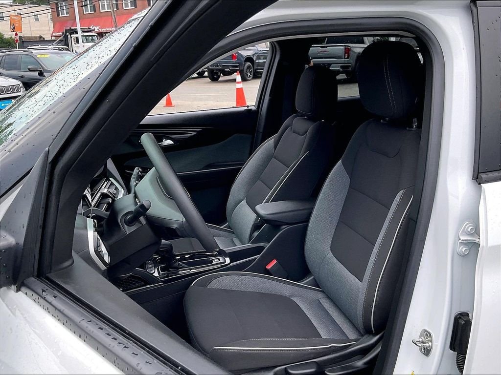 Used 2024 White Chevrolet LT image 10